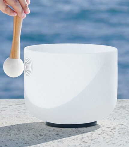 ბროლის მომღერალი თასი